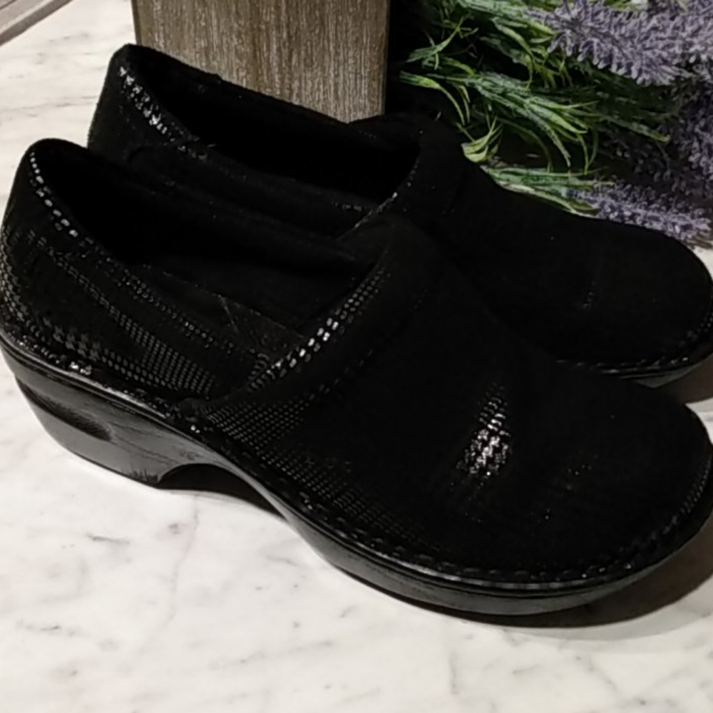 Leather shoes